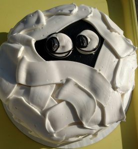 Mummy Halloween Cake